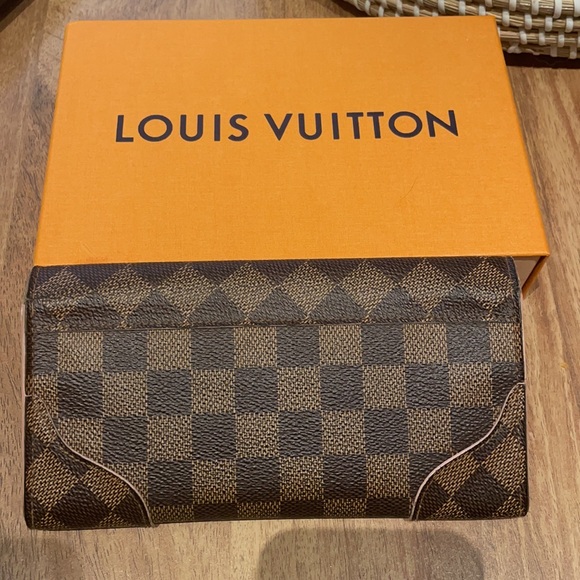 Authentic Louis Vuitton Caissa Wallet - Picture 5 of 13